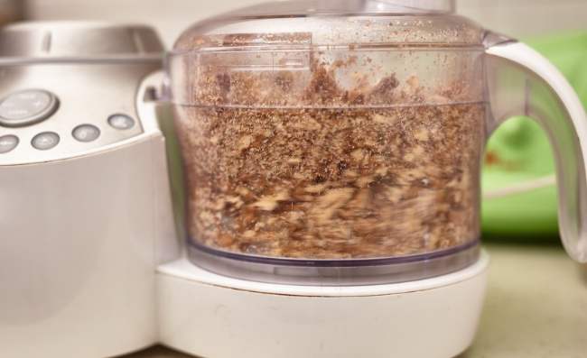 Can You Grind Coffee in A Blender Or Food Processor?